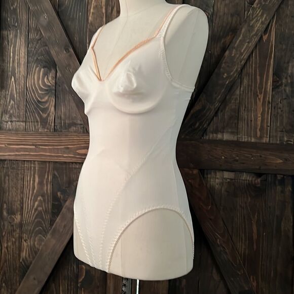 Vintage Olga Teddy Shaper Bodysuit Underwire 34C 43033 Ivory White Nylon - Picture 3 of 8